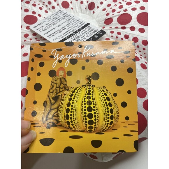 YAYOI KUSAMA 'Dots Obsession' Soft plush Pumpkin Sculpture White w/ Red - Picture 8 of 12